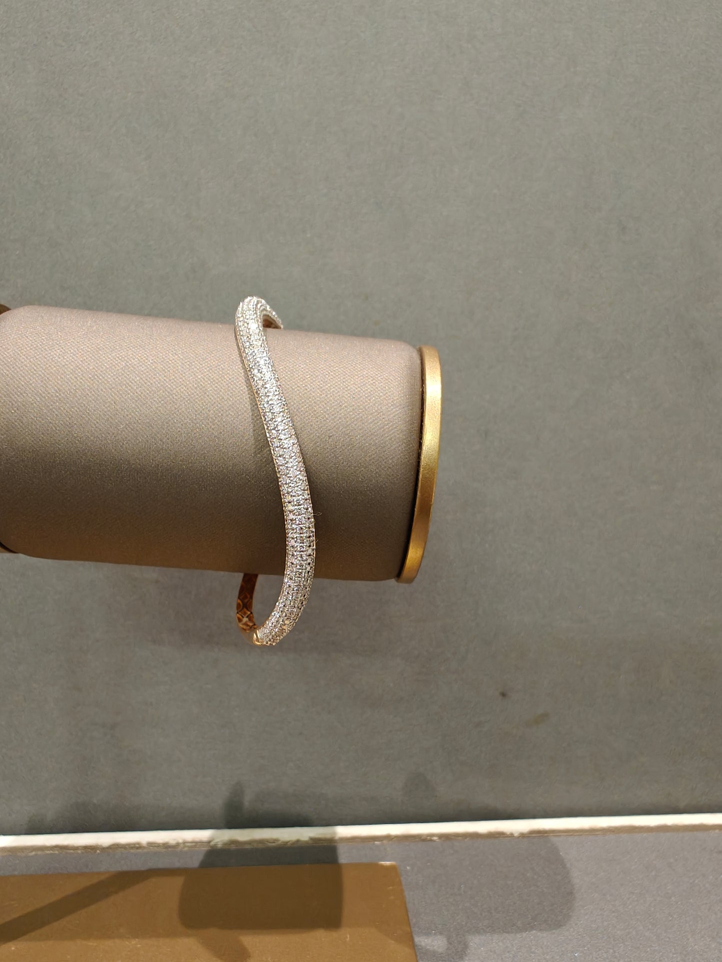 Anise Suave Lock Bracelet